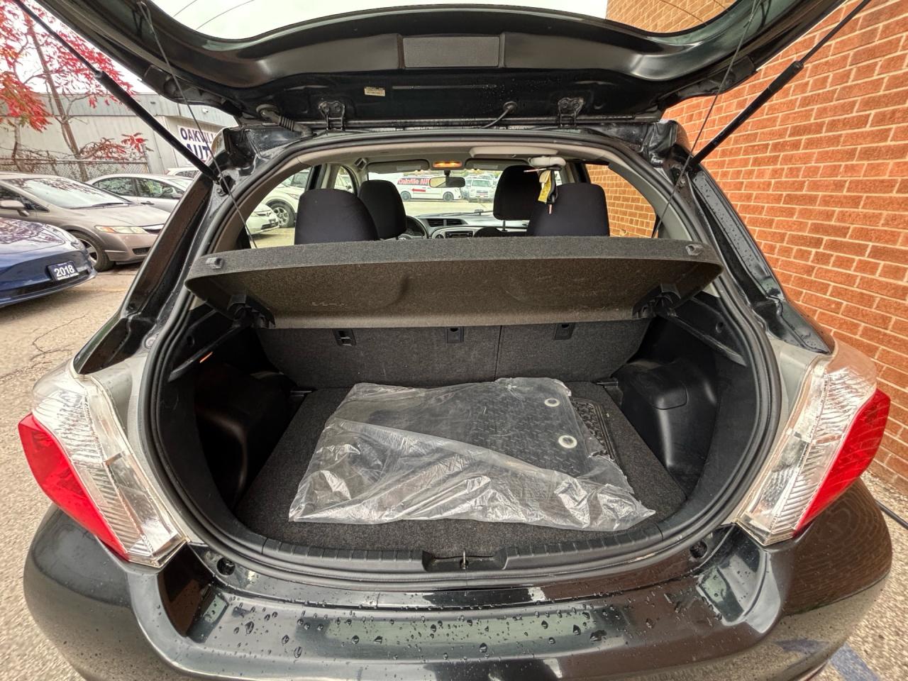 2013 Toyota Yaris 5dr HB Auto LE Photo