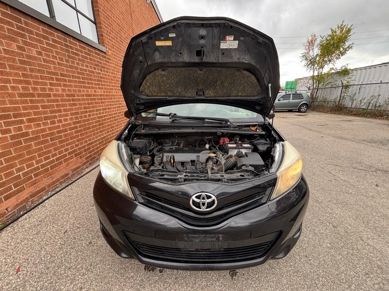 2013 Toyota Yaris 5dr HB Auto LE Photo