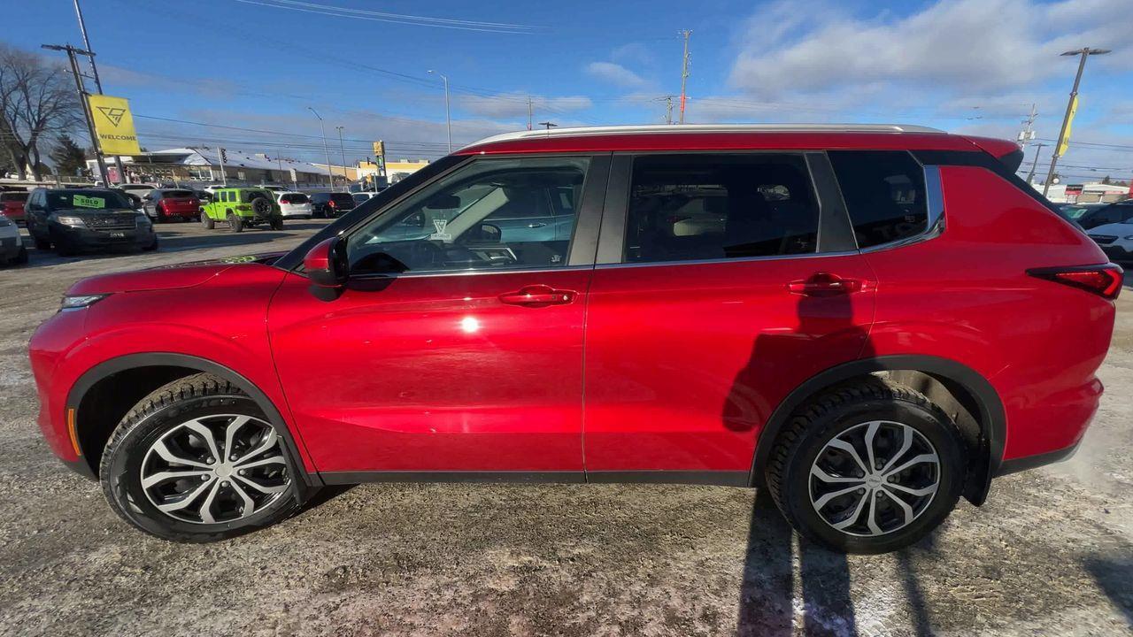 2024 Mitsubishi Outlander 4X4, 7 PASSENGER, MOONROOF, HEATED STEERING WHEEL, HEATED SEATS, BACK UP CAM!! Photo4