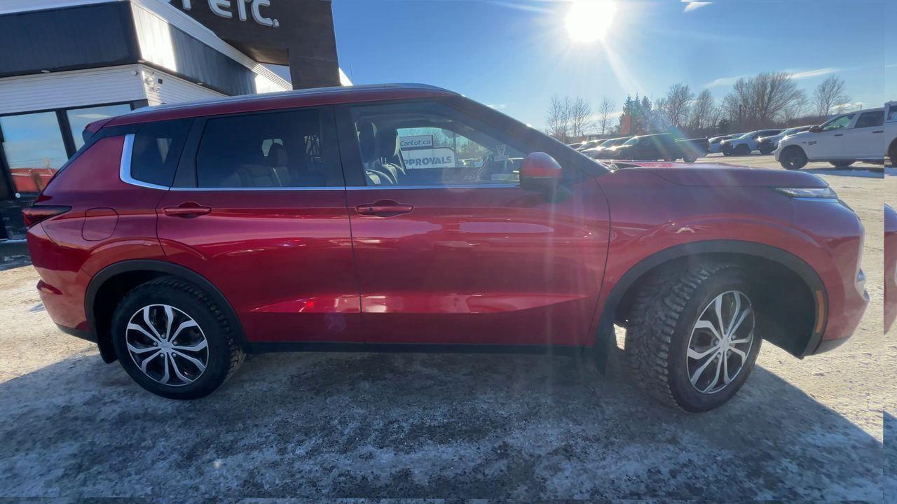 2024 Mitsubishi Outlander 4X4, 7 PASSENGER, MOONROOF, HEATED STEERING WHEEL, HEATED SEATS, BACK UP CAM!! Photo