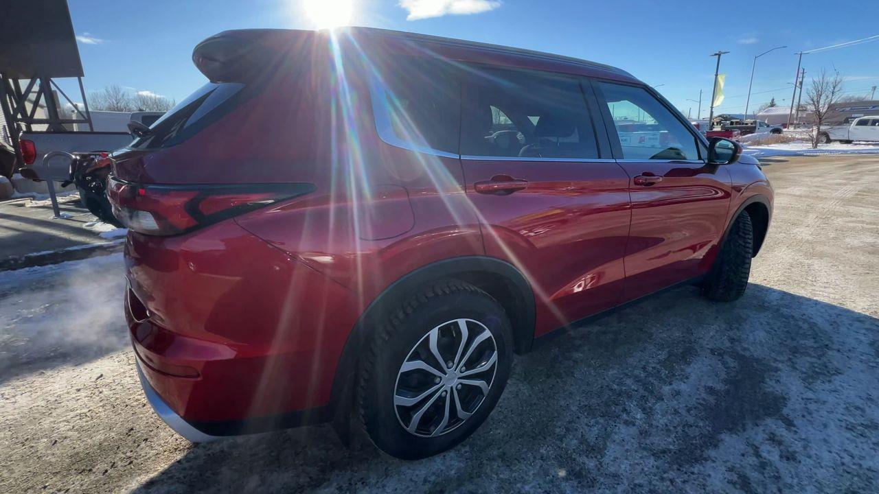 2024 Mitsubishi Outlander 4X4, 7 PASSENGER, MOONROOF, HEATED STEERING WHEEL, HEATED SEATS, BACK UP CAM!! Photo