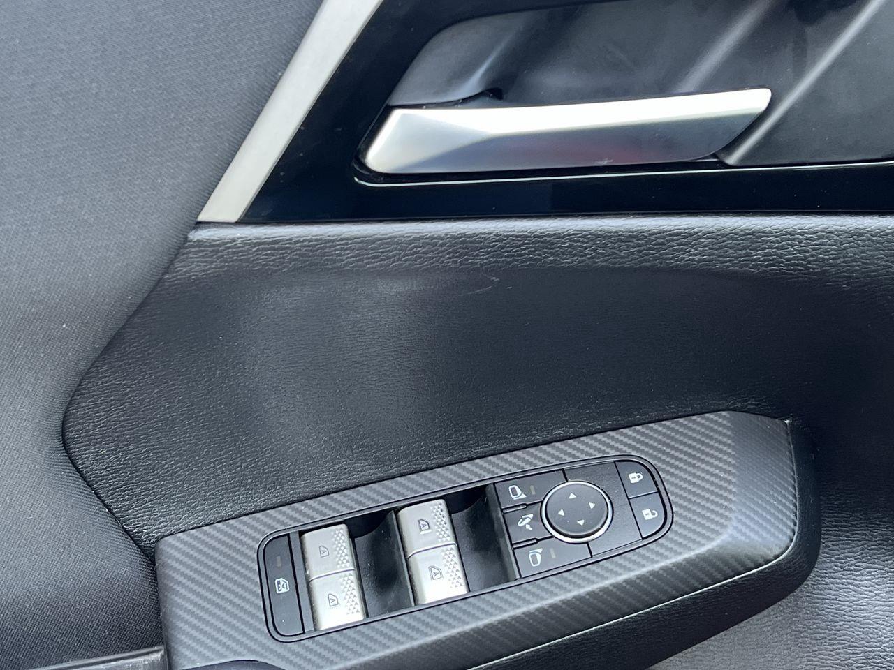 2024 Mitsubishi Outlander 4X4, 7 PASSENGER, MOONROOF, HEATED STEERING WHEEL, HEATED SEATS, BACK UP CAM!! Photo