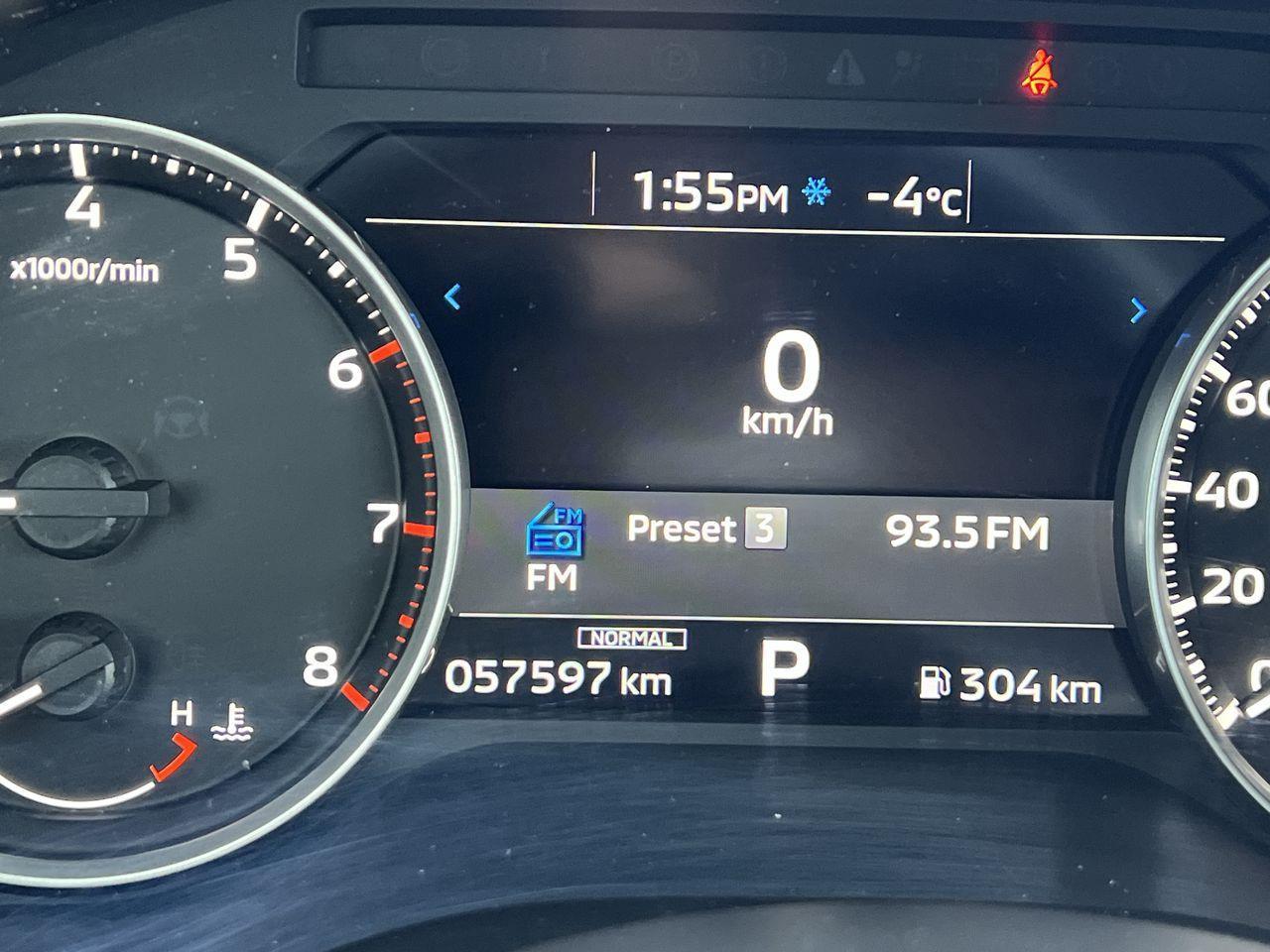 2024 Mitsubishi Outlander 4X4, 7 PASSENGER, MOONROOF, HEATED STEERING WHEEL, HEATED SEATS, BACK UP CAM!! Photo