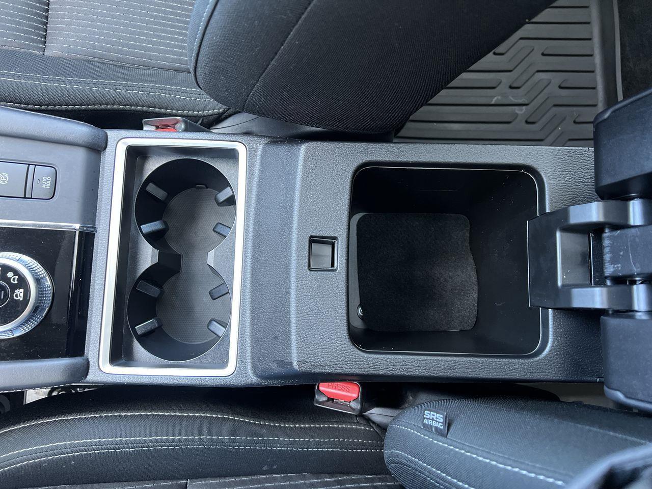 2024 Mitsubishi Outlander 4X4, 7 PASSENGER, MOONROOF, HEATED STEERING WHEEL, HEATED SEATS, BACK UP CAM!! Photo