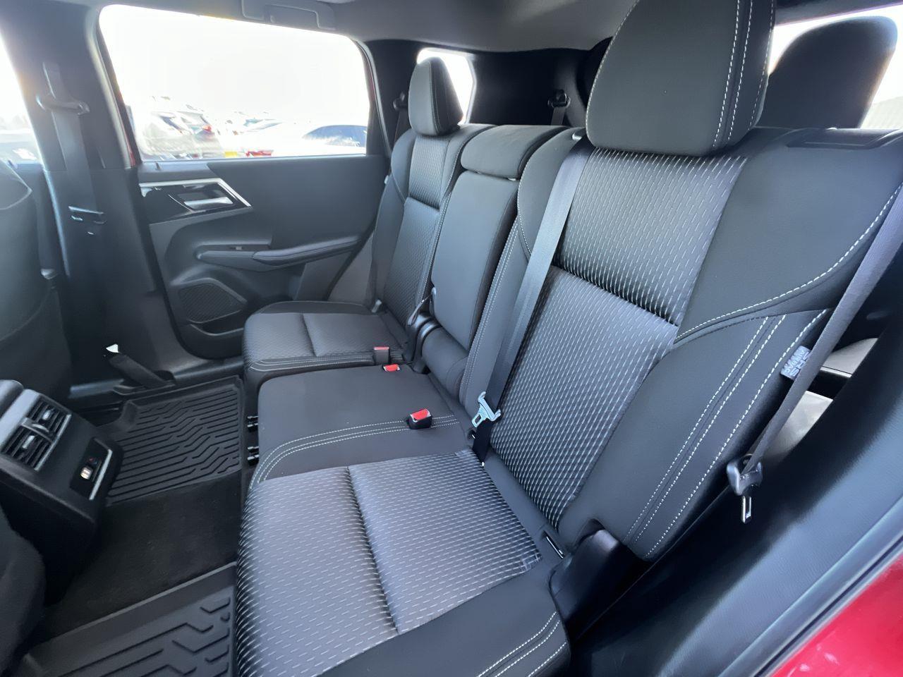 2024 Mitsubishi Outlander 4X4, 7 PASSENGER, MOONROOF, HEATED STEERING WHEEL, HEATED SEATS, BACK UP CAM!! Photo