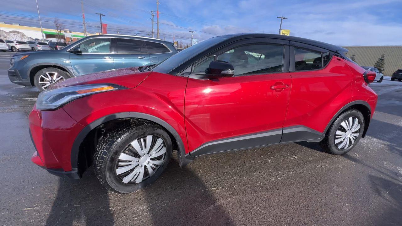 2020 Toyota C-HR XLE Premium FWD, HEATED FRONT SEATS, BACK UP CAM, SIRIUS XM!! Photo3