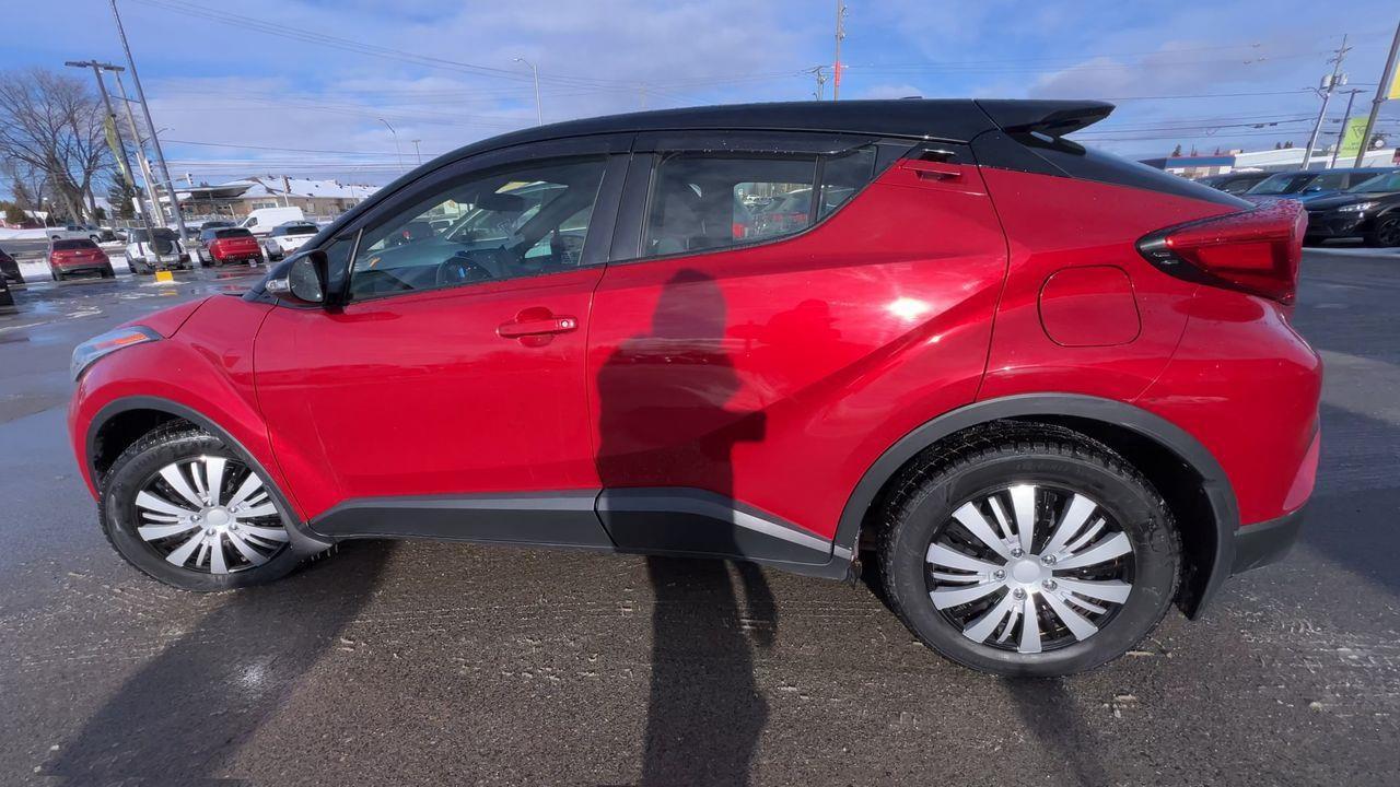 2020 Toyota C-HR XLE Premium FWD, HEATED FRONT SEATS, BACK UP CAM, SIRIUS XM!! Photo4