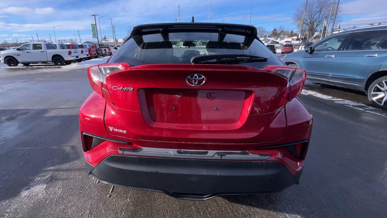2020 Toyota C-HR XLE Premium FWD, HEATED FRONT SEATS, BACK UP CAM, SIRIUS XM!! Photo