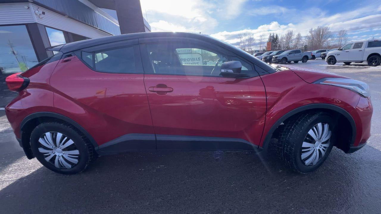 2020 Toyota C-HR XLE Premium FWD, HEATED FRONT SEATS, BACK UP CAM, SIRIUS XM!! Photo