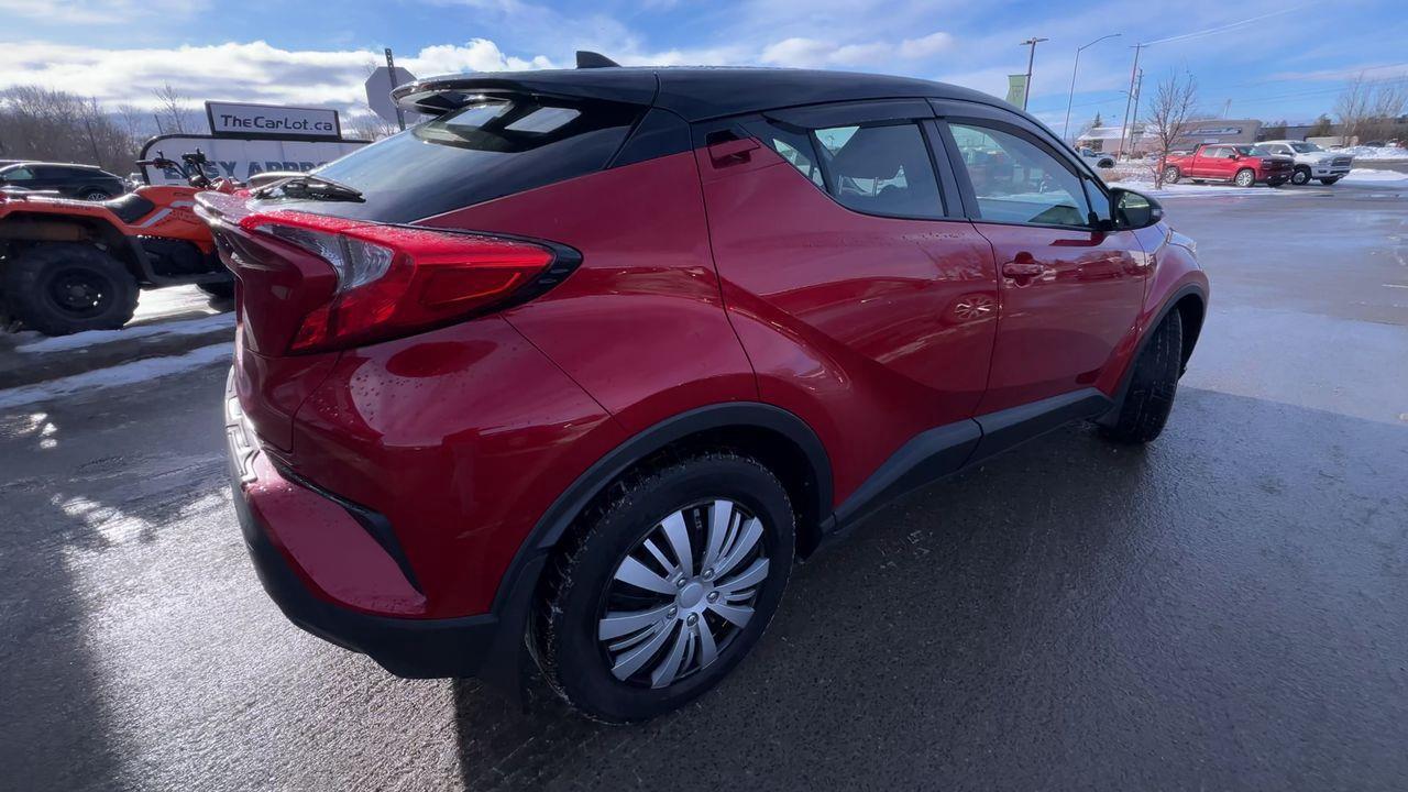 2020 Toyota C-HR XLE Premium FWD, HEATED FRONT SEATS, BACK UP CAM, SIRIUS XM!! Photo