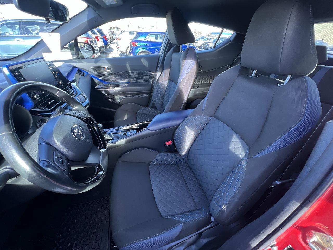 2020 Toyota C-HR XLE Premium FWD, HEATED FRONT SEATS, BACK UP CAM, SIRIUS XM!! Photo