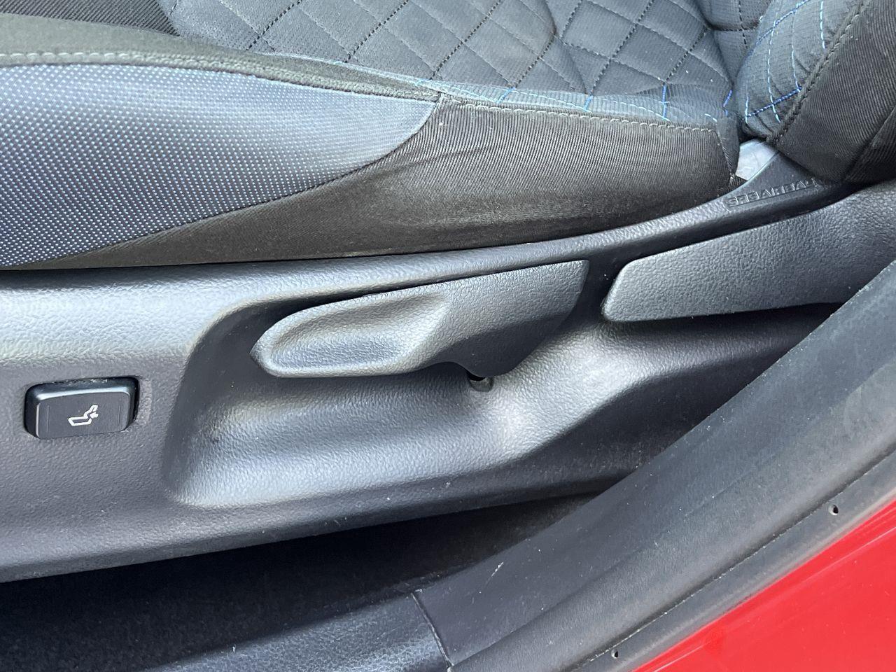 2020 Toyota C-HR XLE Premium FWD, HEATED FRONT SEATS, BACK UP CAM, SIRIUS XM!! Photo