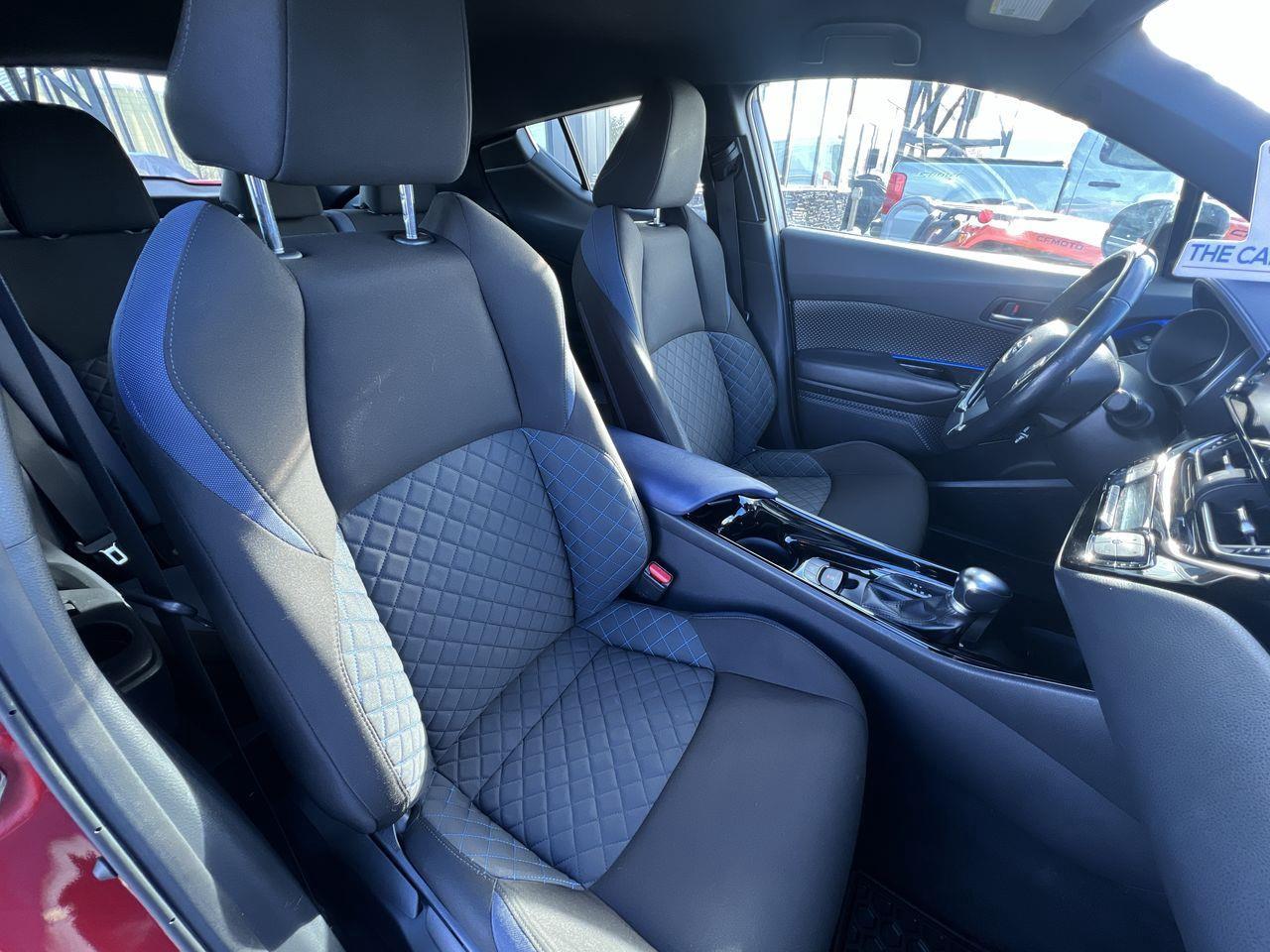 2020 Toyota C-HR XLE Premium FWD, HEATED FRONT SEATS, BACK UP CAM, SIRIUS XM!! Photo