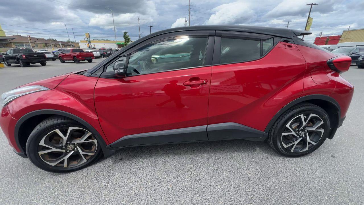 2020 Toyota C-HR XLE Premium FWD, HEATED FRONT SEATS, BACK UP CAM, SIRIUS XM!! Photo