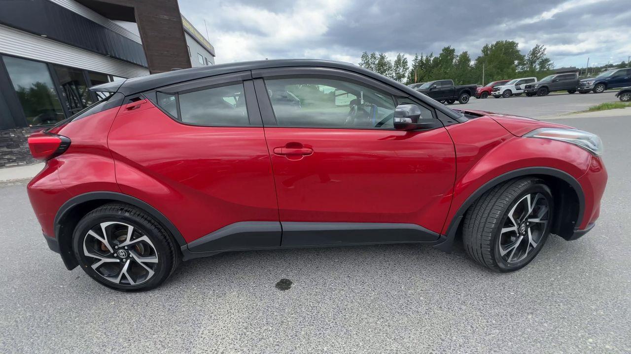 2020 Toyota C-HR XLE Premium FWD, HEATED FRONT SEATS, BACK UP CAM, SIRIUS XM!! Photo