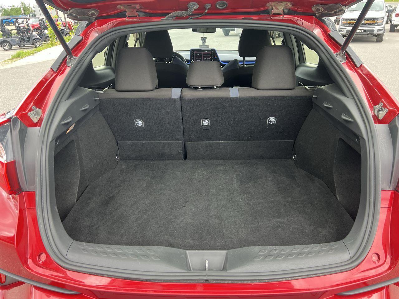 2020 Toyota C-HR XLE Premium FWD, HEATED FRONT SEATS, BACK UP CAM, SIRIUS XM!! Photo