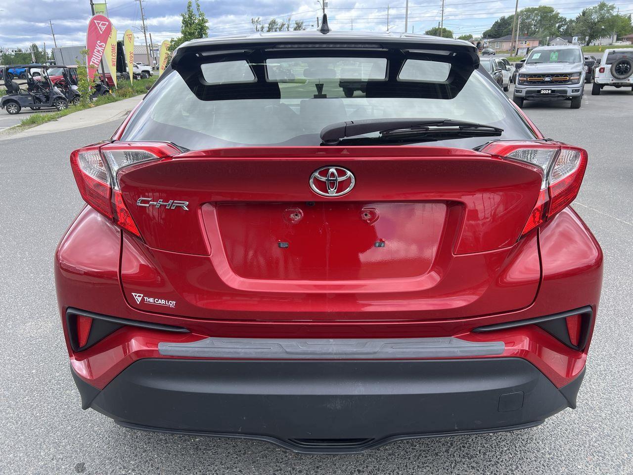 2020 Toyota C-HR XLE Premium FWD, HEATED FRONT SEATS, BACK UP CAM, SIRIUS XM!! Photo