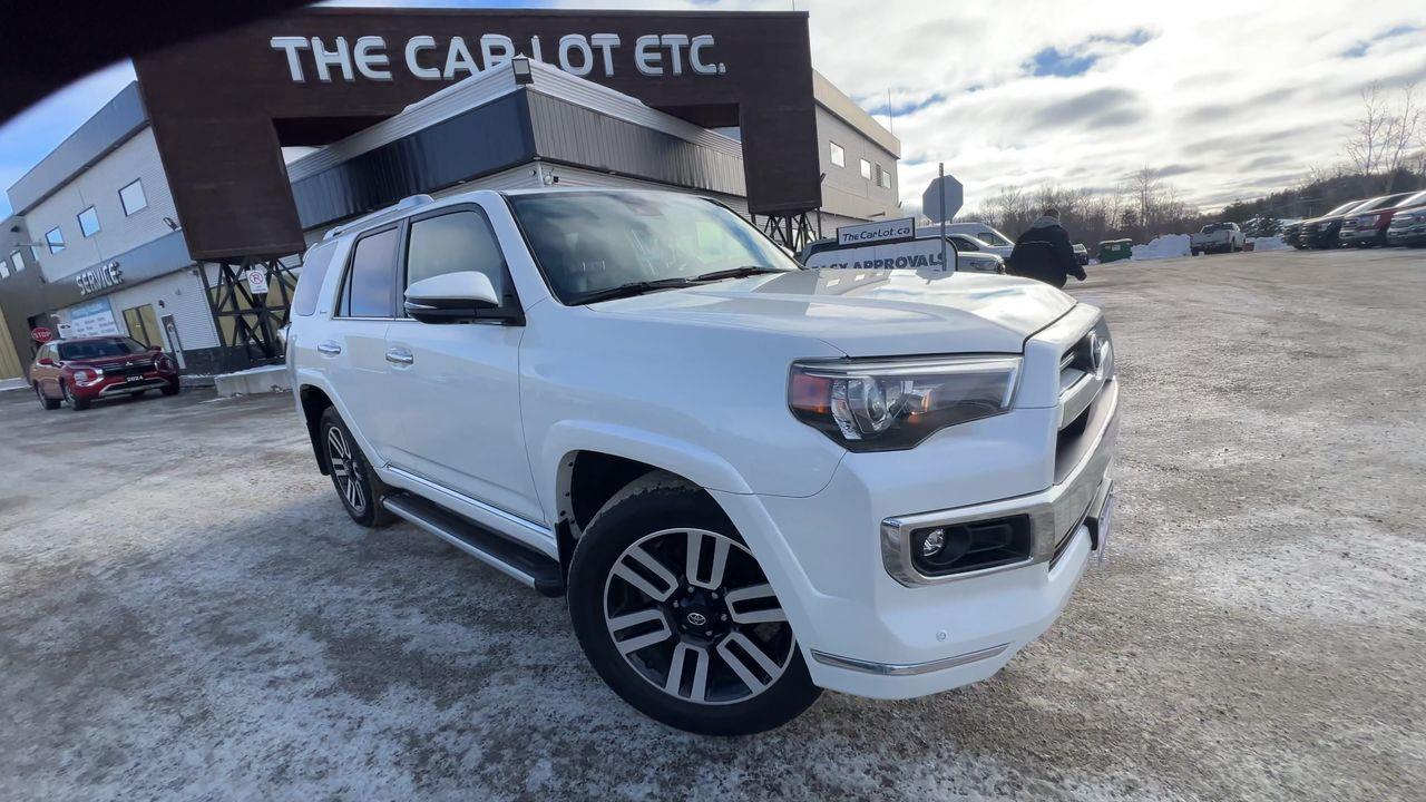 2023 Toyota 4Runner 4x4, 7 PASSENGER, MOONROOF, LEATHER HEATED SEATS, NAV, BACK UP CAM!! Photo