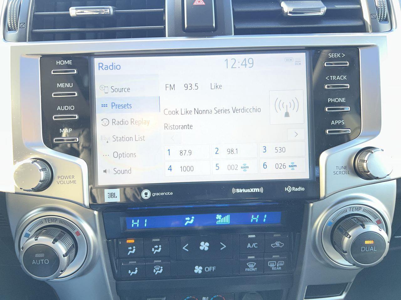 2023 Toyota 4Runner 4x4, 7 PASSENGER, MOONROOF, LEATHER HEATED SEATS, NAV, BACK UP CAM!! Photo