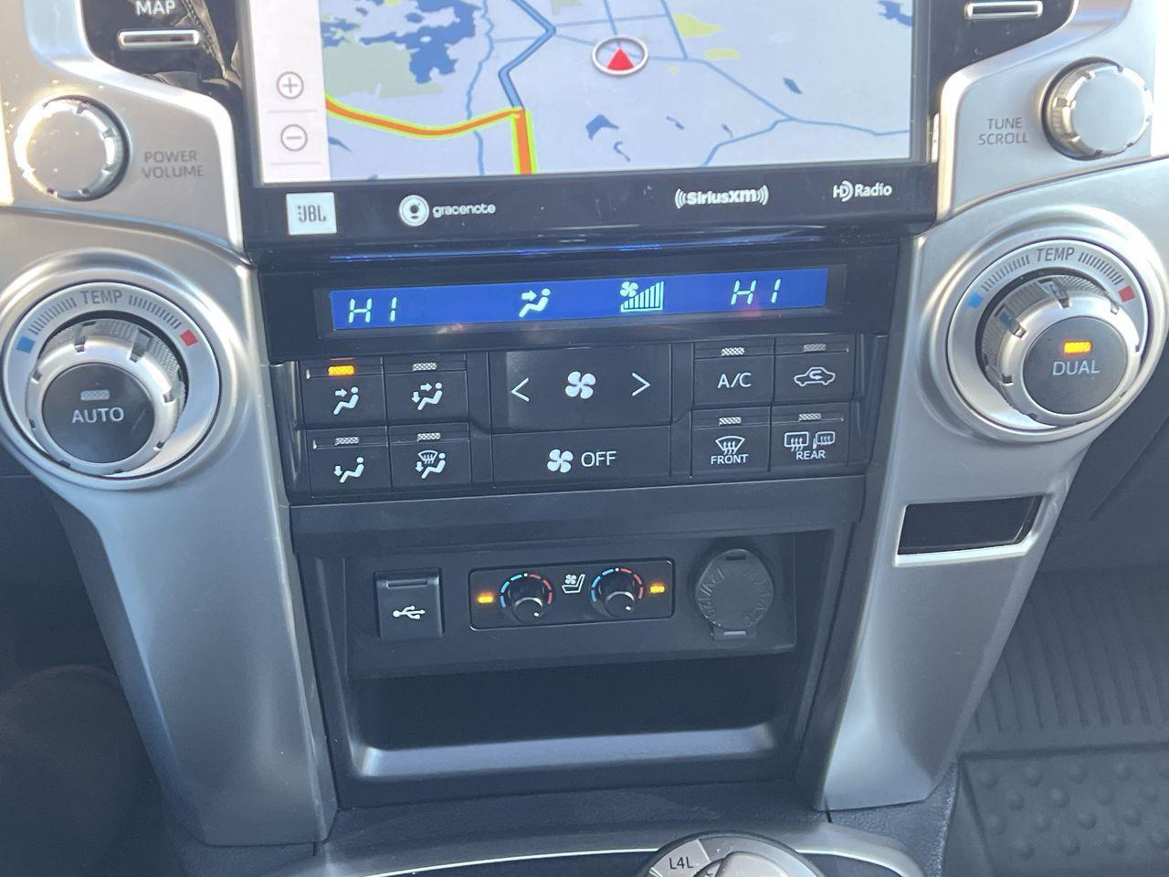 2023 Toyota 4Runner 4x4, 7 PASSENGER, MOONROOF, LEATHER HEATED SEATS, NAV, BACK UP CAM!! Photo