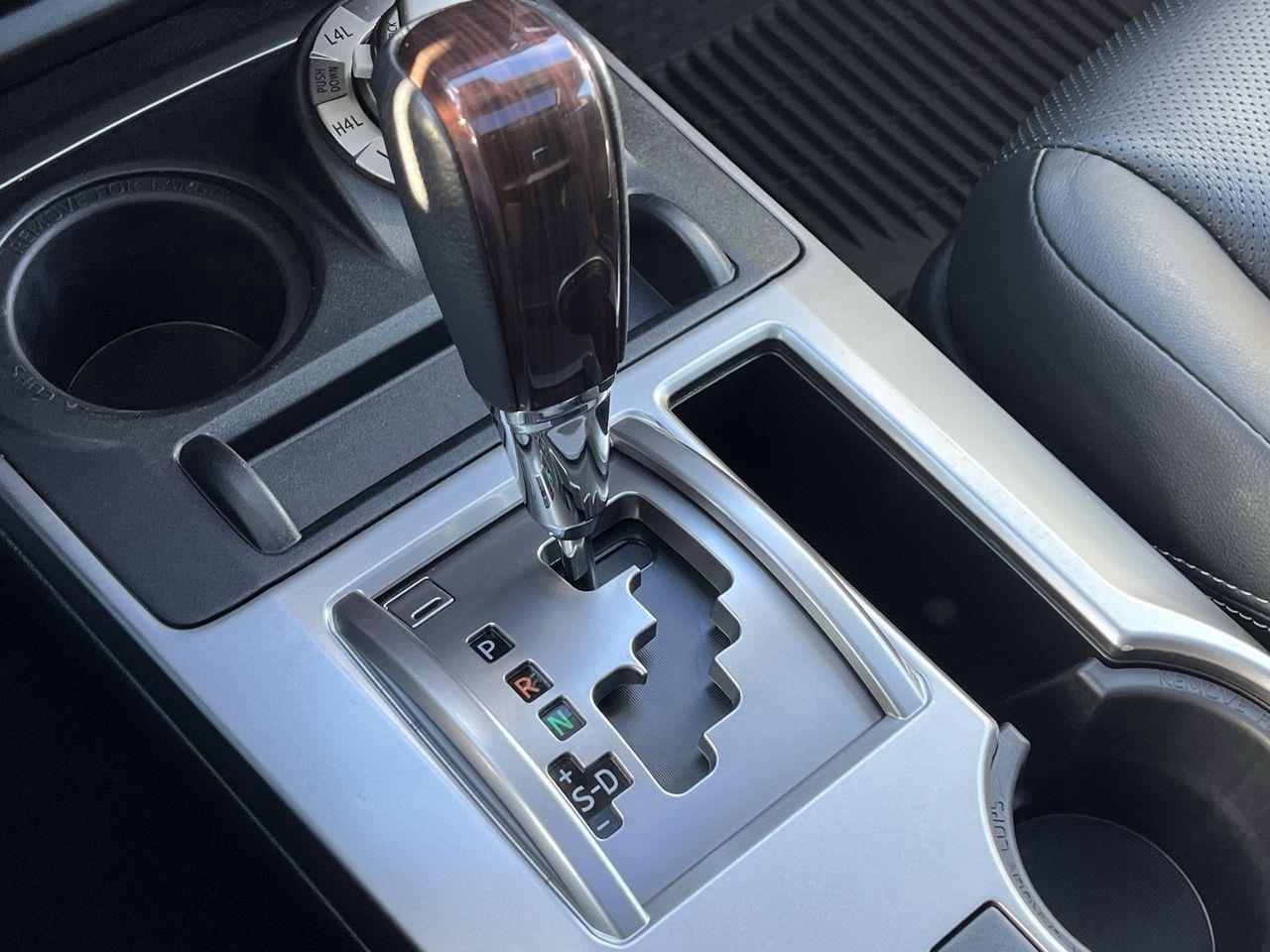 2023 Toyota 4Runner 4x4, 7 PASSENGER, MOONROOF, LEATHER HEATED SEATS, NAV, BACK UP CAM!! Photo