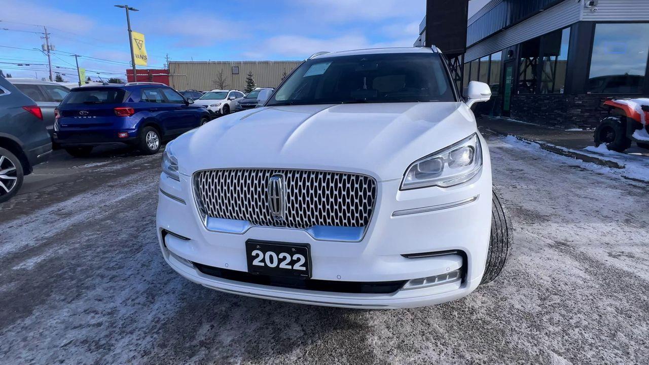 2022 Lincoln Aviator Reserve AWD, 6 PASSENGER, HEATED LEATHER SEATS, MOONROOF, NAV!! Photo