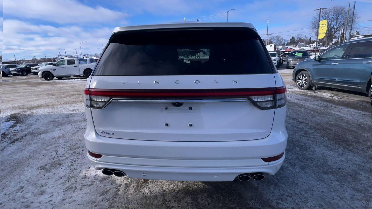 2022 Lincoln Aviator Reserve AWD, 6 PASSENGER, HEATED LEATHER SEATS, MOONROOF, NAV!! Photo