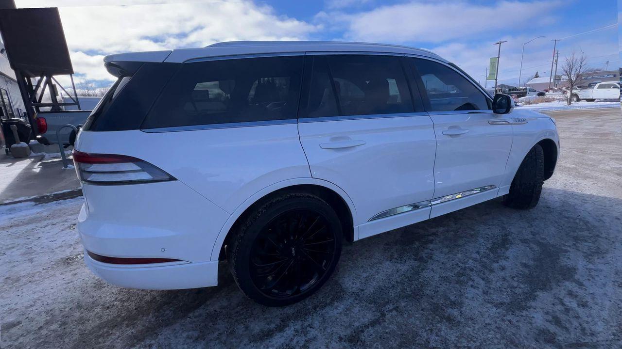 2022 Lincoln Aviator Reserve AWD, 6 PASSENGER, HEATED LEATHER SEATS, MOONROOF, NAV!! Photo