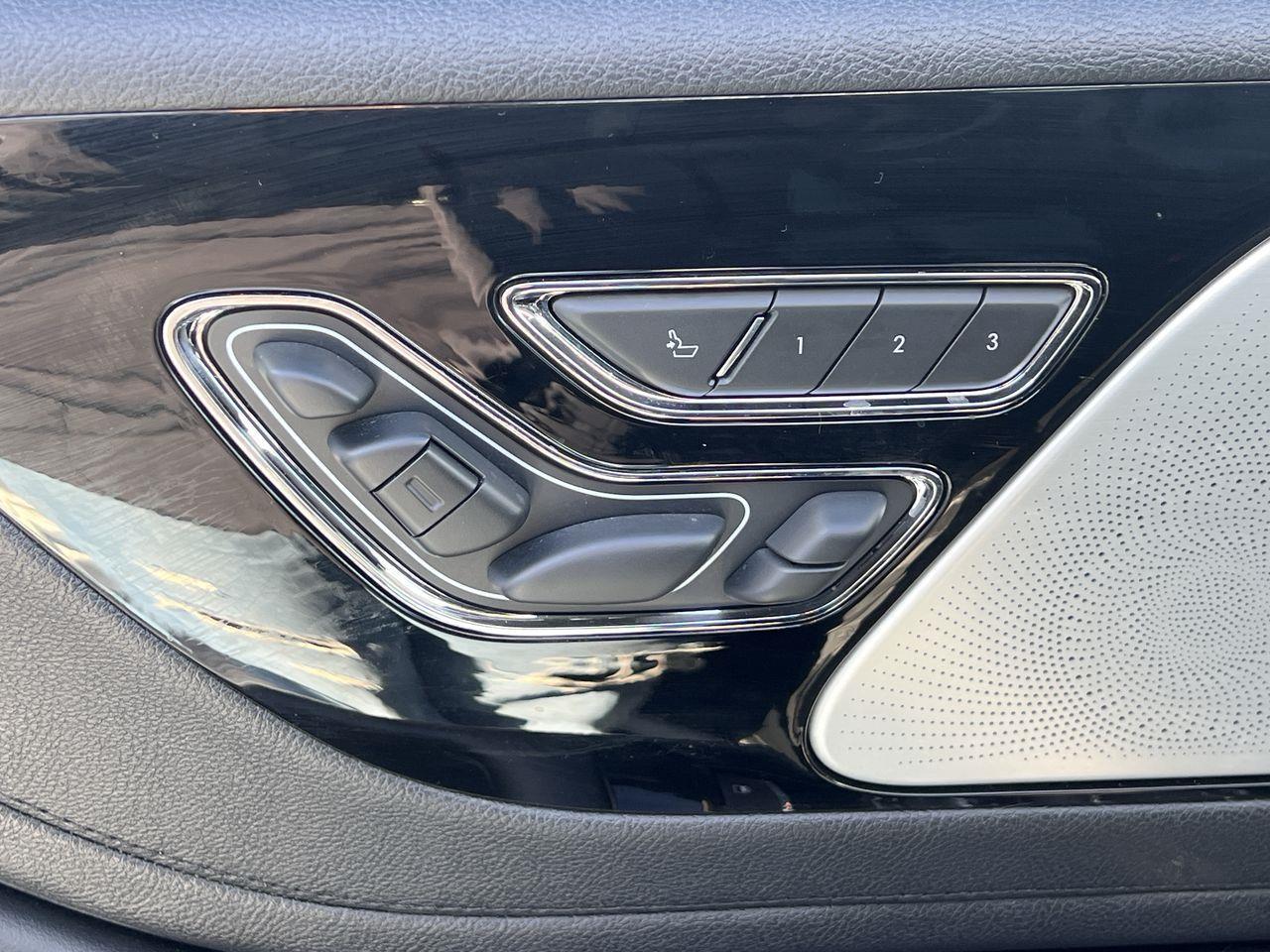 2022 Lincoln Aviator Reserve AWD, 6 PASSENGER, HEATED LEATHER SEATS, MOONROOF, NAV!! Photo