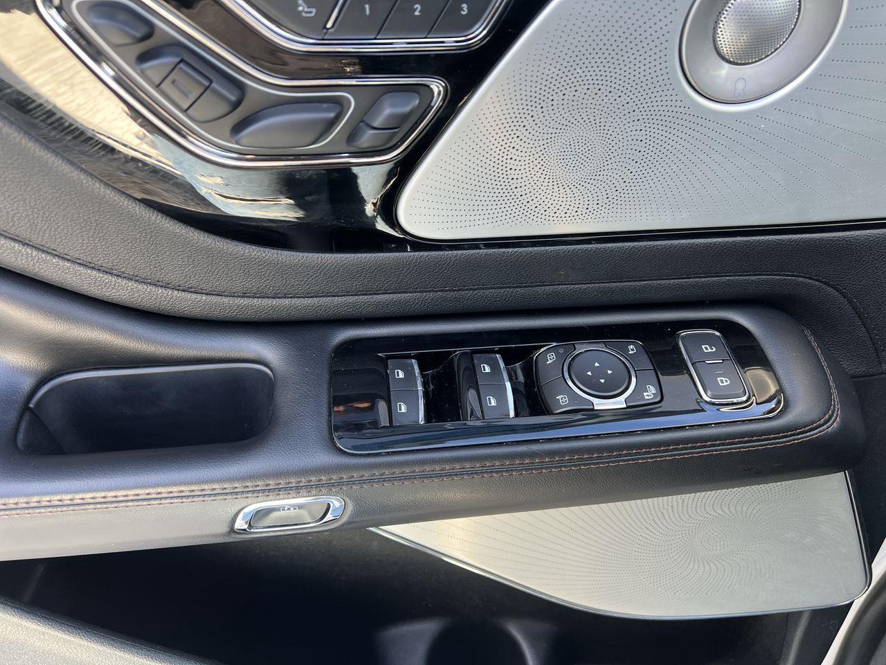 2022 Lincoln Aviator Reserve AWD, 6 PASSENGER, HEATED LEATHER SEATS, MOONROOF, NAV!! Photo