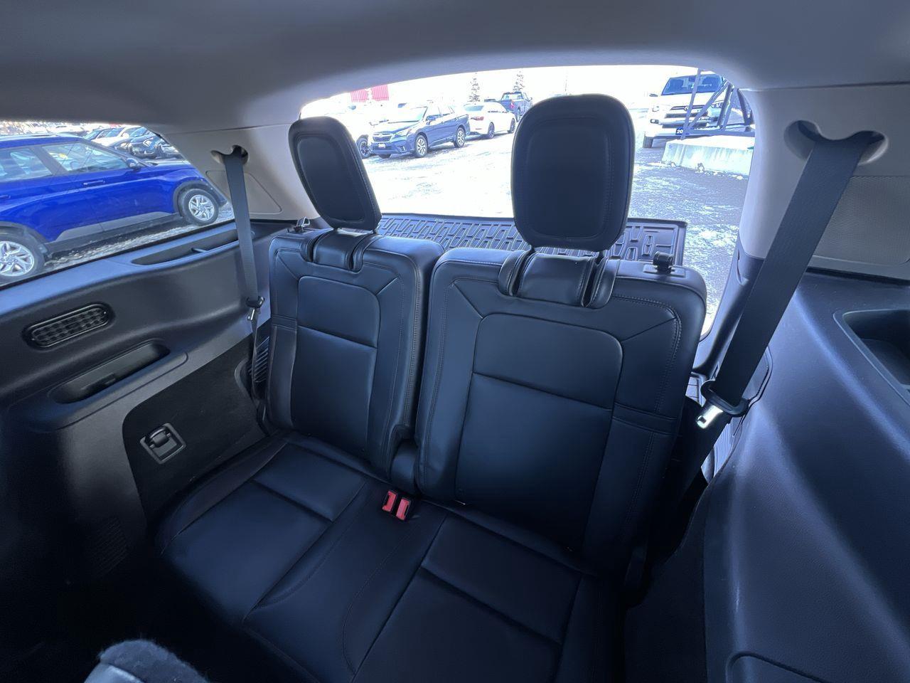 2022 Lincoln Aviator Reserve AWD, 6 PASSENGER, HEATED LEATHER SEATS, MOONROOF, NAV!! Photo