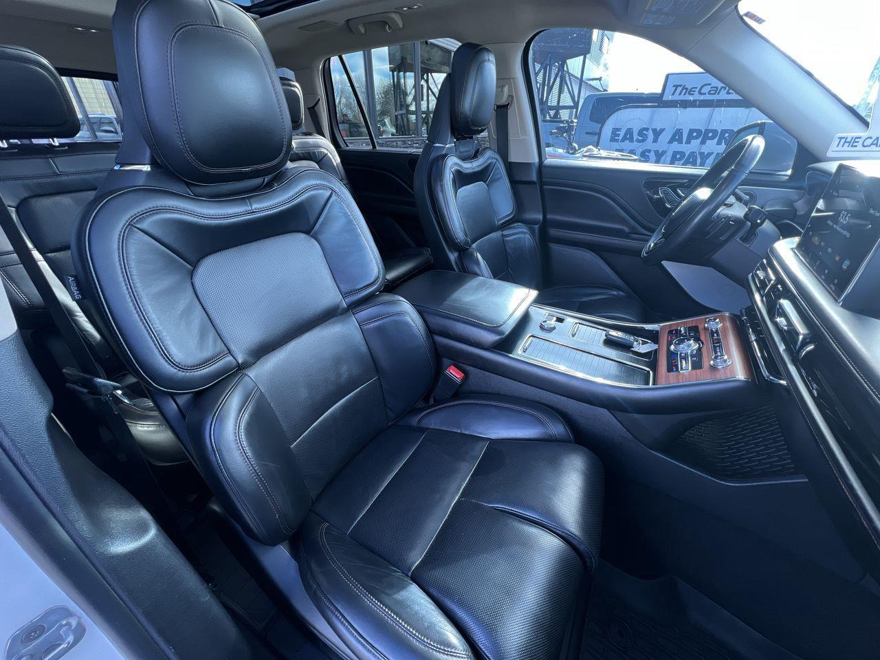 2022 Lincoln Aviator Reserve AWD, 6 PASSENGER, HEATED LEATHER SEATS, MOONROOF, NAV!! Photo