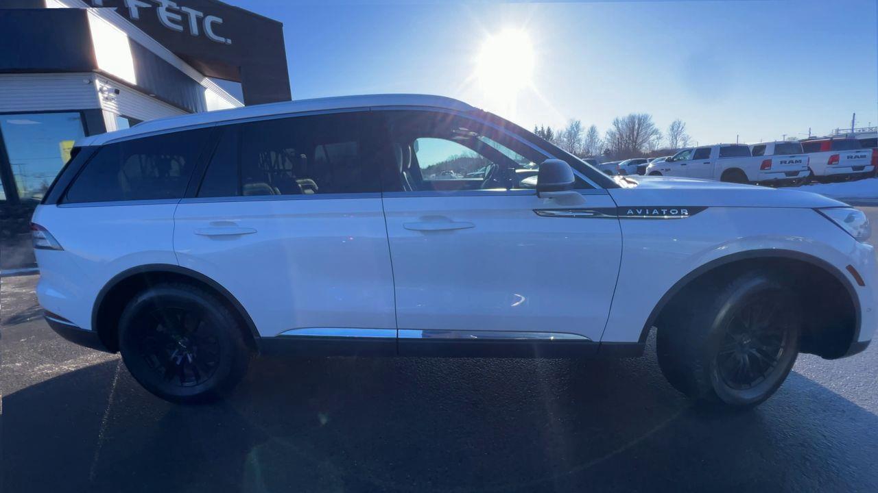 2023 Lincoln Aviator Reserve AWD, 6 PASSENGER, LEATHER SEATS, MOONROOF, POWER LIFTGATE, NAV, BACK UP CAM!! Photo