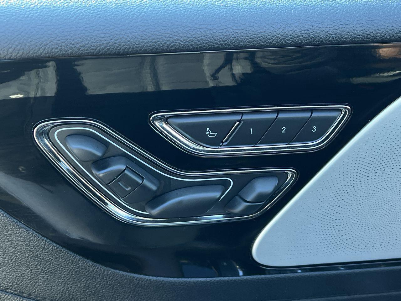 2023 Lincoln Aviator Reserve AWD, 6 PASSENGER, LEATHER SEATS, MOONROOF, POWER LIFTGATE, NAV, BACK UP CAM!! Photo