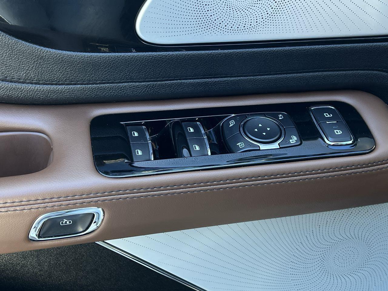 2023 Lincoln Aviator Reserve AWD, 6 PASSENGER, LEATHER SEATS, MOONROOF, POWER LIFTGATE, NAV, BACK UP CAM!! Photo