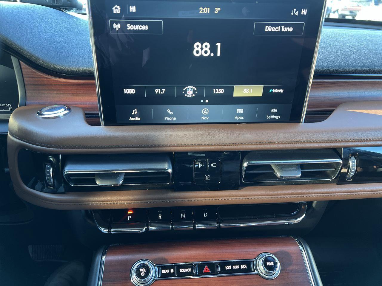 2023 Lincoln Aviator Reserve AWD, 6 PASSENGER, LEATHER SEATS, MOONROOF, POWER LIFTGATE, NAV, BACK UP CAM!! Photo