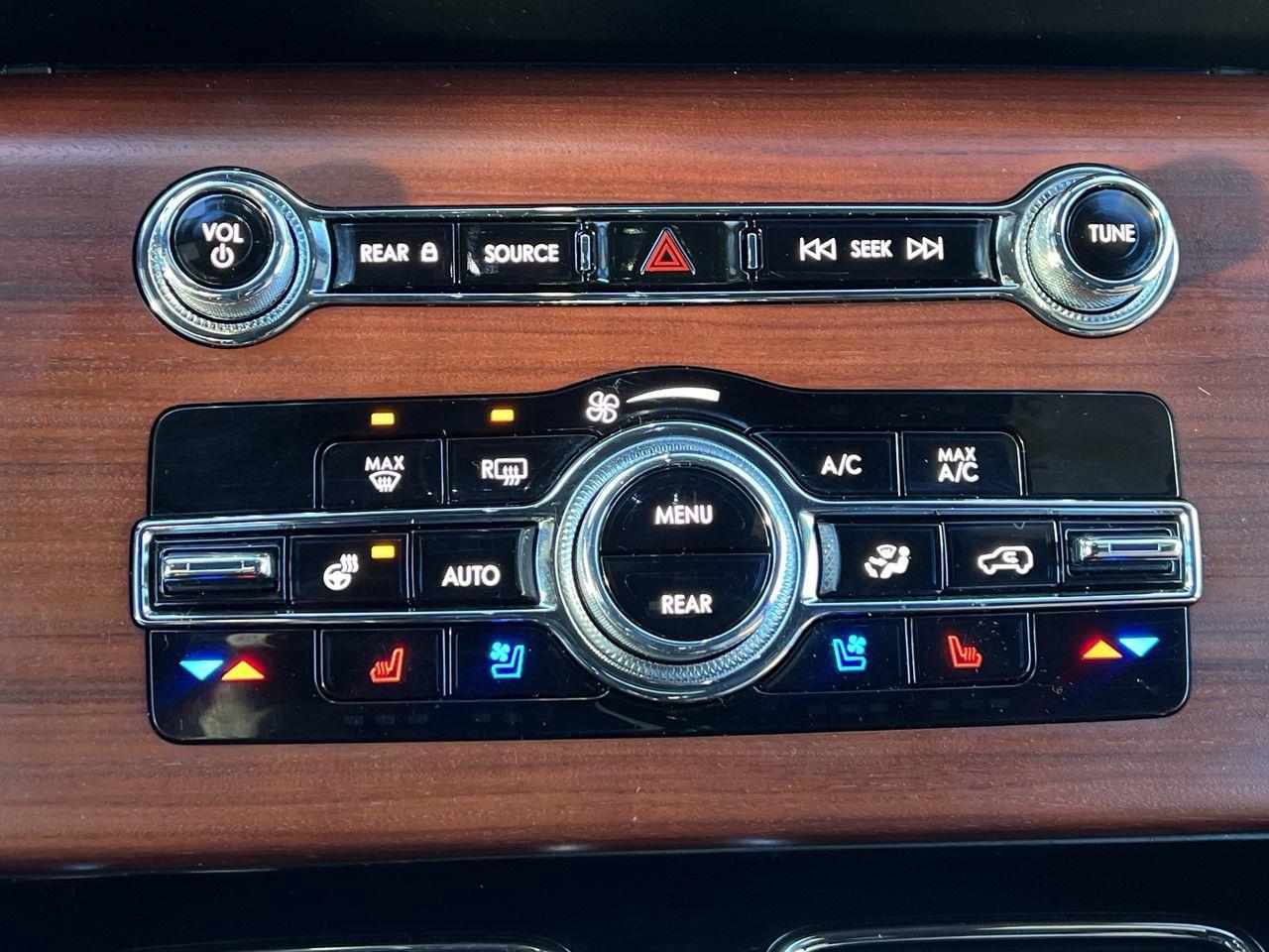 2023 Lincoln Aviator Reserve AWD, 6 PASSENGER, LEATHER SEATS, MOONROOF, POWER LIFTGATE, NAV, BACK UP CAM!! Photo