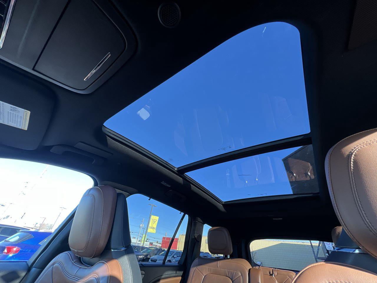 2023 Lincoln Aviator Reserve AWD, 6 PASSENGER, LEATHER SEATS, MOONROOF, POWER LIFTGATE, NAV, BACK UP CAM!! Photo