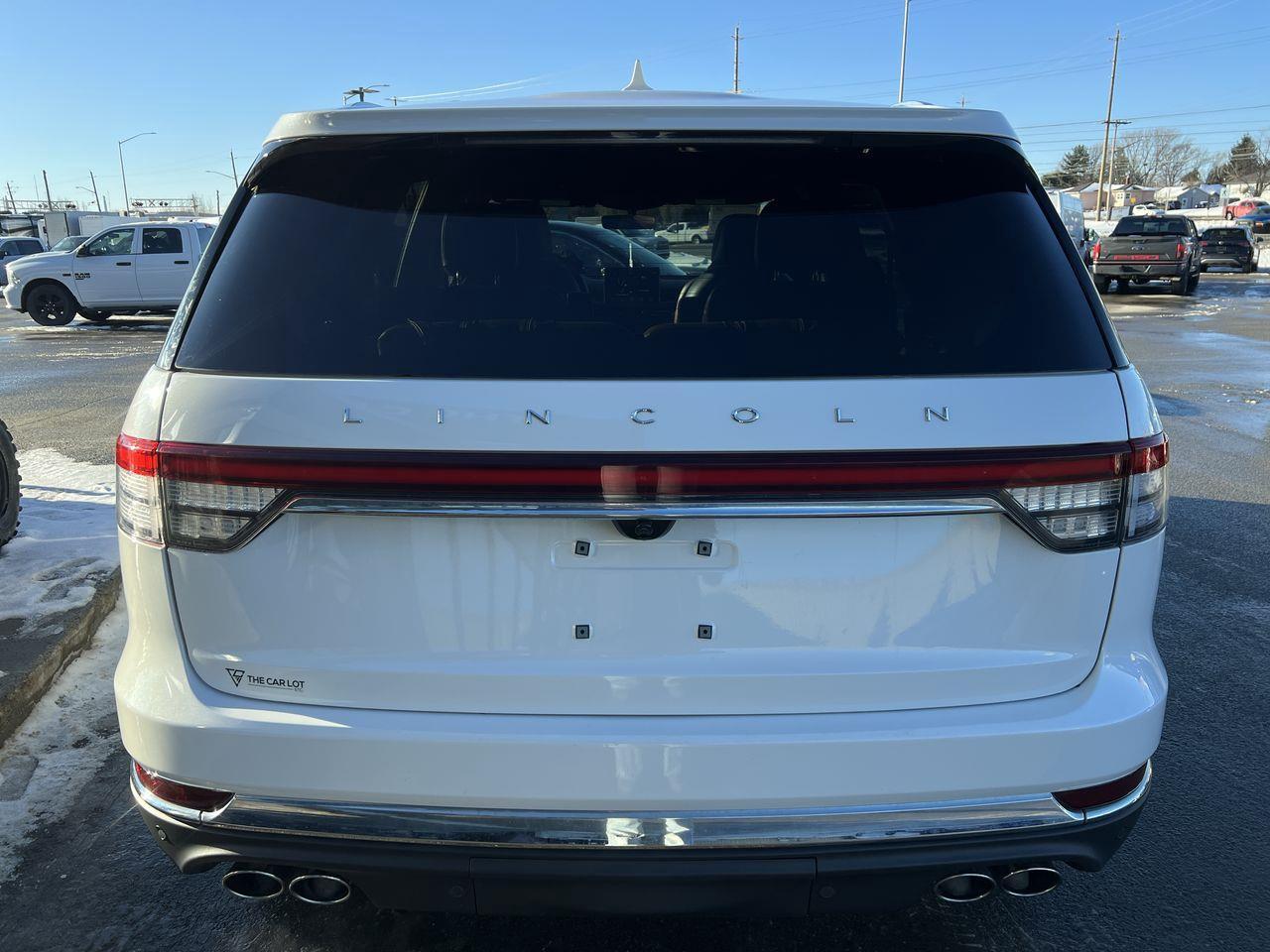 2023 Lincoln Aviator Reserve AWD, 6 PASSENGER, LEATHER SEATS, MOONROOF, POWER LIFTGATE, NAV, BACK UP CAM!! Photo