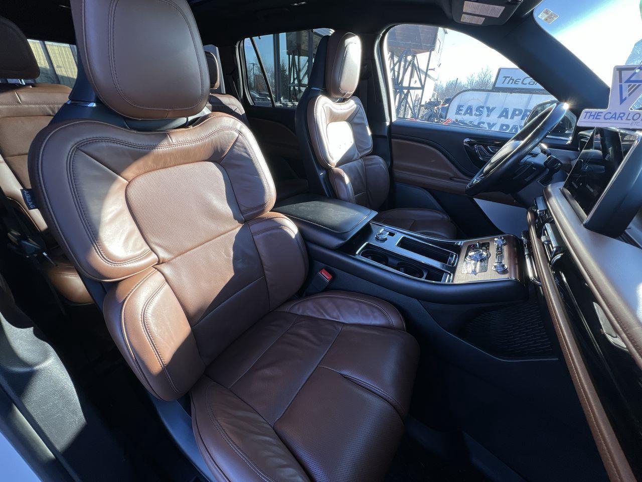 2023 Lincoln Aviator Reserve AWD, 6 PASSENGER, LEATHER SEATS, MOONROOF, POWER LIFTGATE, NAV, BACK UP CAM!! Photo