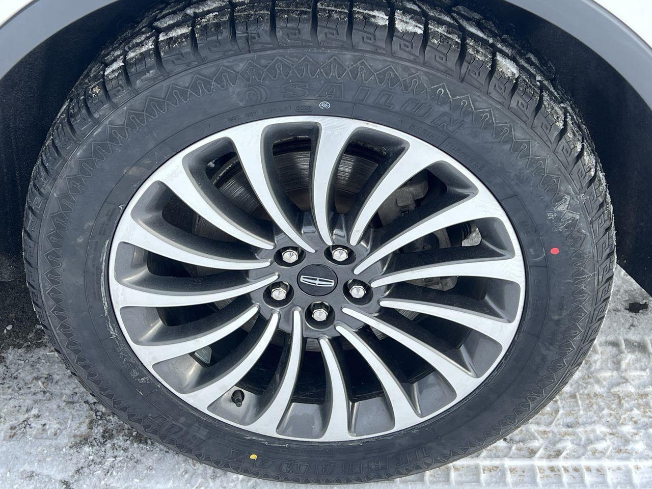 2023 Lincoln Aviator Reserve AWD, 6 PASSENGER, LEATHER SEATS, MOONROOF, POWER LIFTGATE, NAV, BACK UP CAM!! Photo