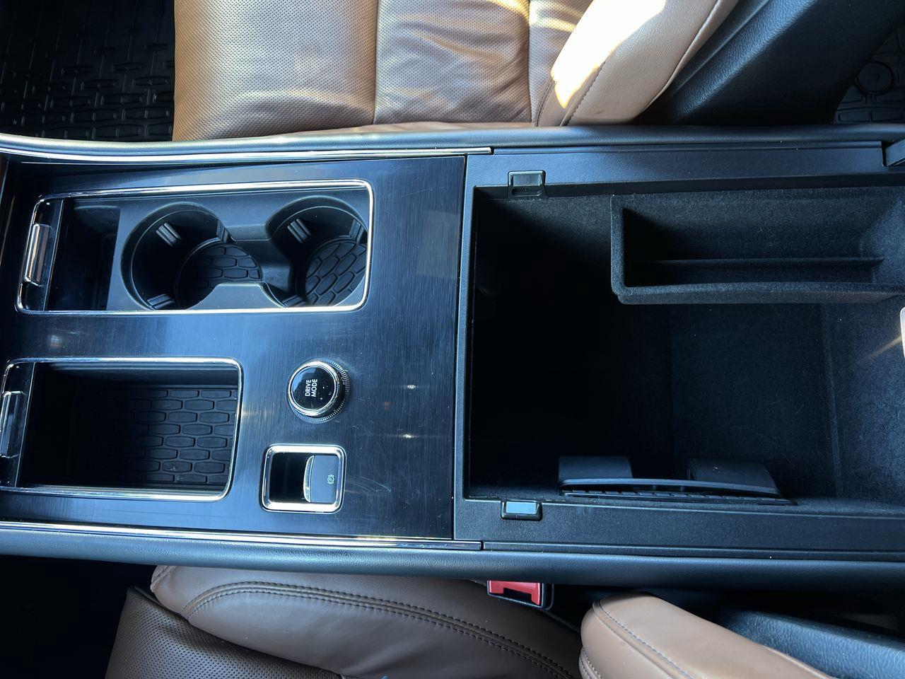 2023 Lincoln Aviator Reserve AWD, 6 PASSENGER, LEATHER SEATS, MOONROOF, POWER LIFTGATE, NAV, BACK UP CAM!! Photo