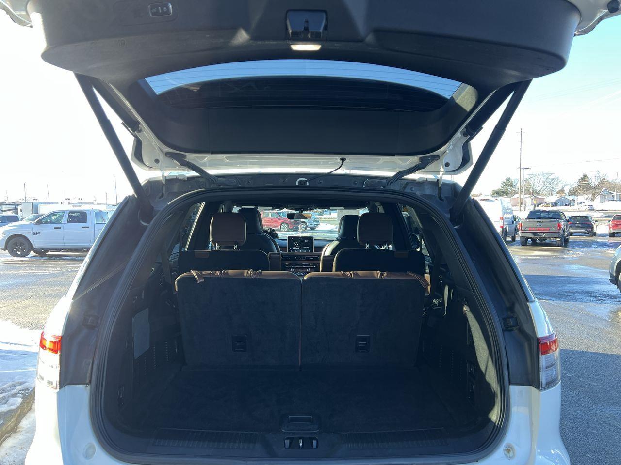 2023 Lincoln Aviator Reserve AWD, 6 PASSENGER, LEATHER SEATS, MOONROOF, POWER LIFTGATE, NAV, BACK UP CAM!! Photo