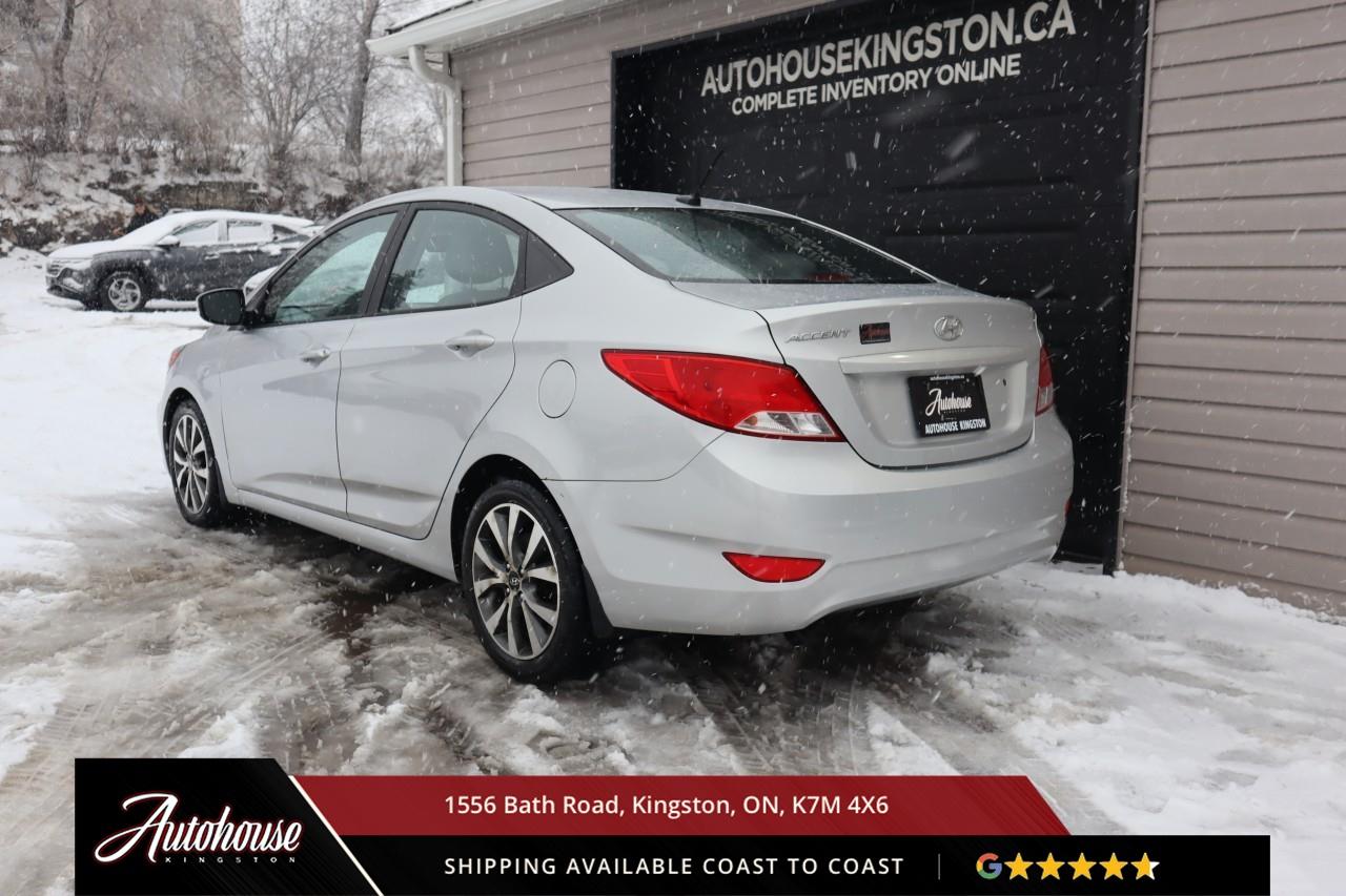 2015 Hyundai Accent GLS SUNROOF - ONLY 131,300 KM Photo4