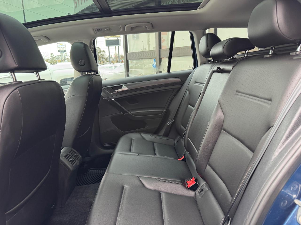 2019 Volkswagen Golf Sportwagen 1.8 TSI Comfortline MANUAL | AWD | Leather | Sunroof | Backup Camera Photo