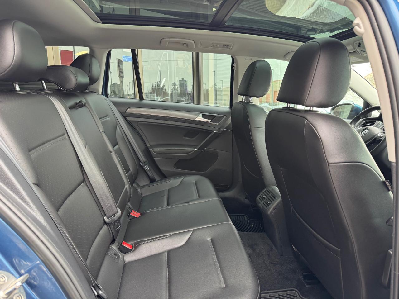 2019 Volkswagen Golf Sportwagen 1.8 TSI Comfortline MANUAL | AWD | Leather | Sunroof | Backup Camera Photo