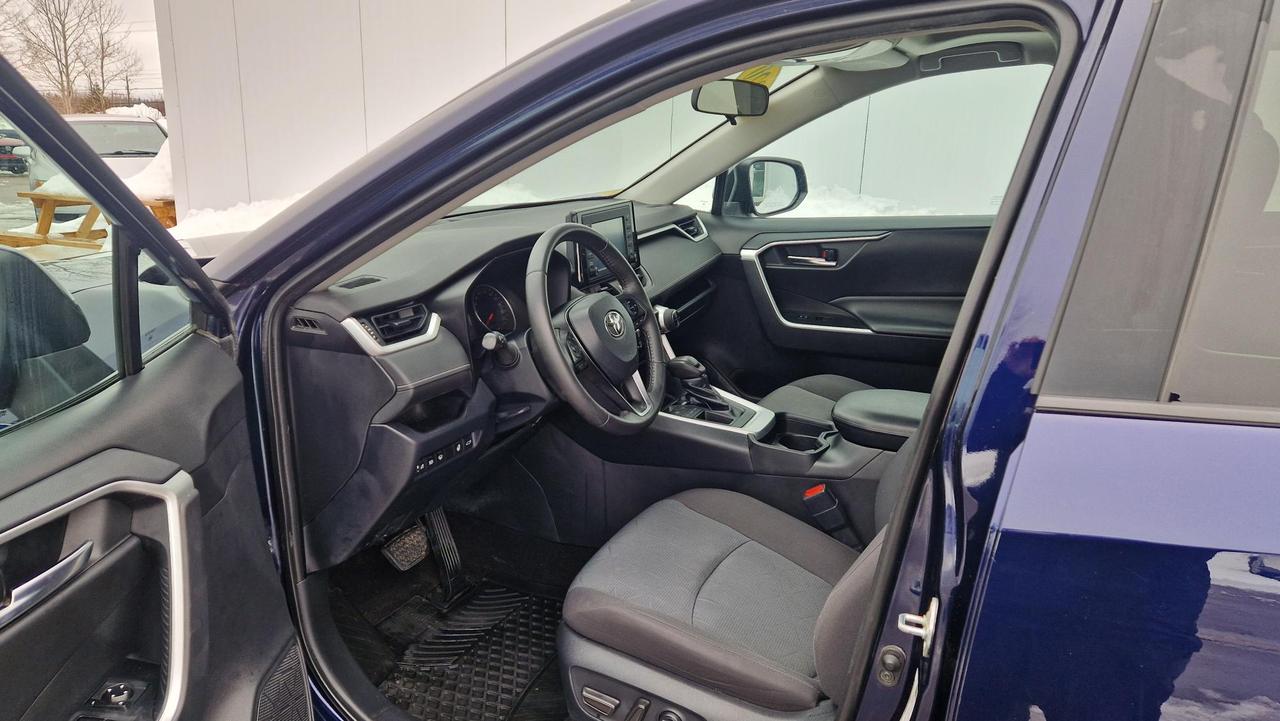 2020 Toyota RAV4 XLE Photo