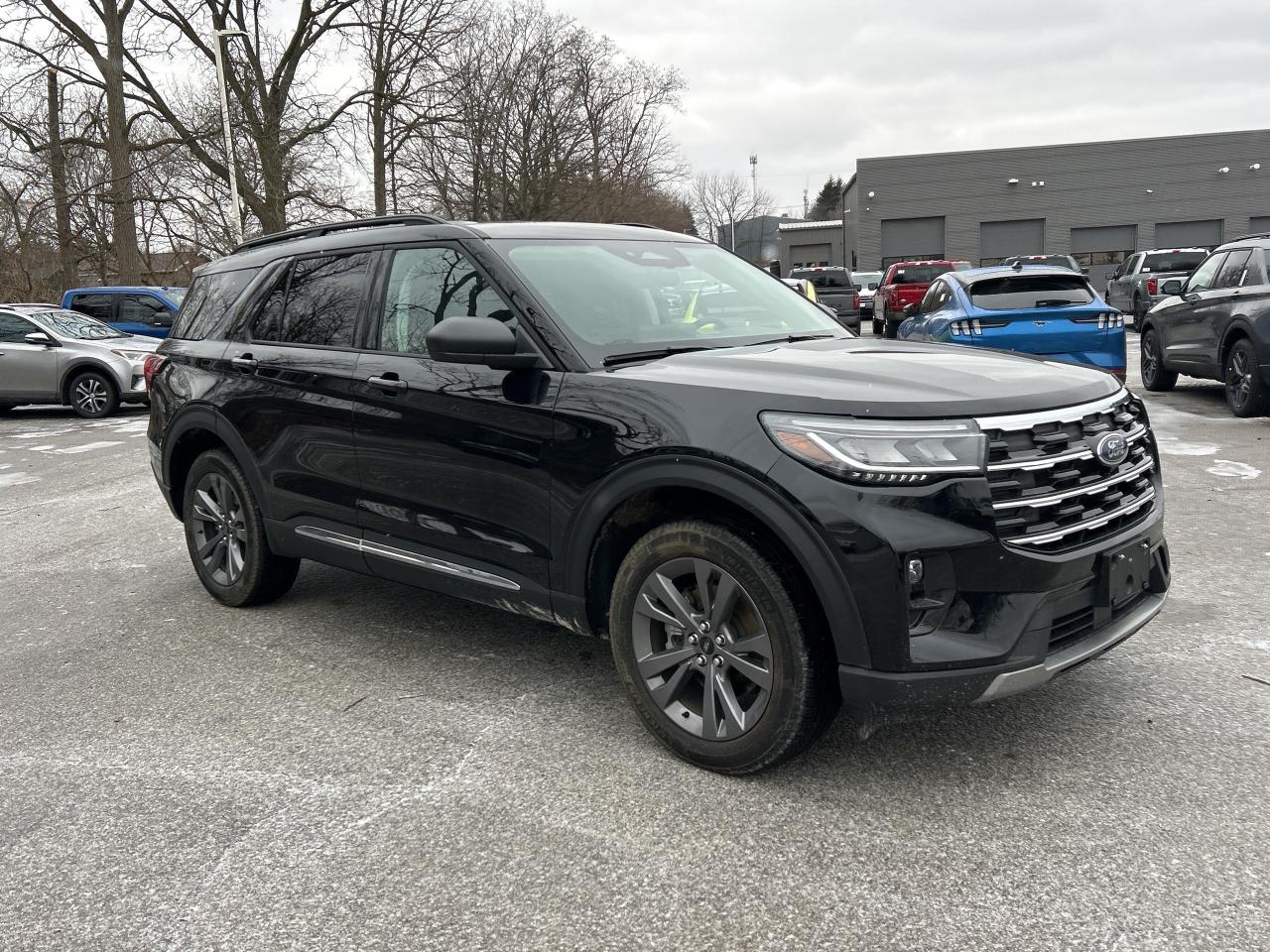 2025 Ford Explorer Active 4WD Photo