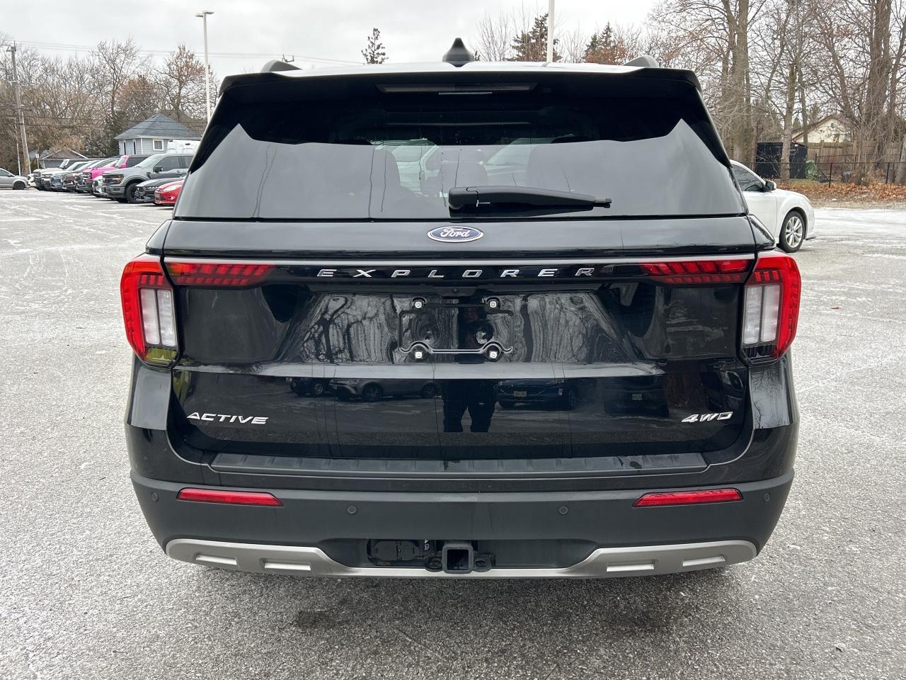 2025 Ford Explorer Active 4WD Photo