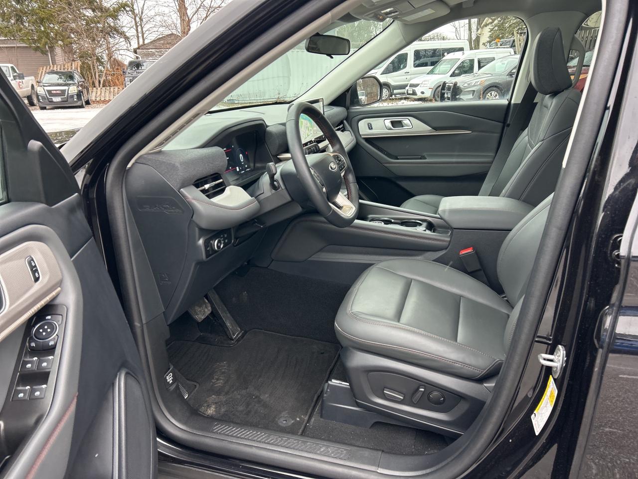 2025 Ford Explorer Active 4WD Photo